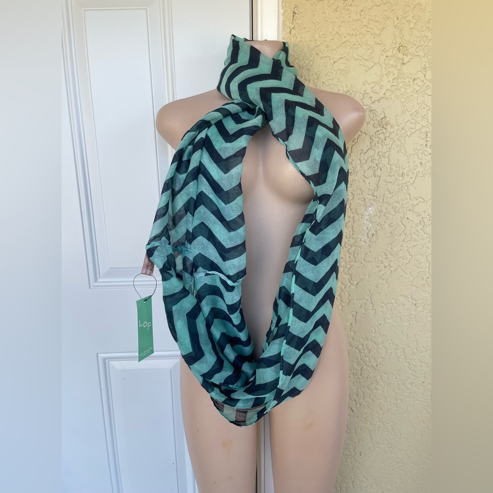 LOF Zigzag Scarf - Black and Green